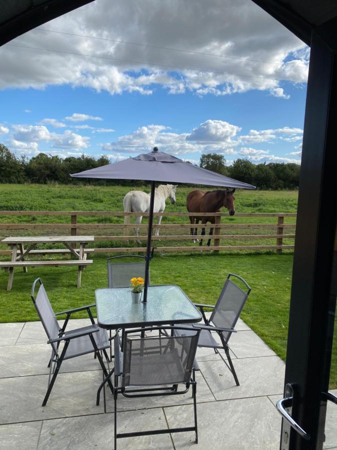 Mowbray Cottages & Glamping South Kilvington ภายนอก รูปภาพ